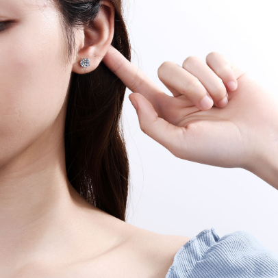 Simple Diamond Stud Earrings