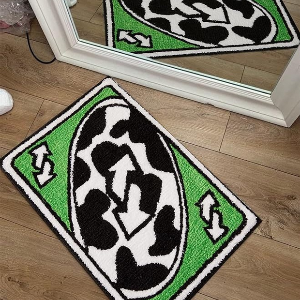 Reverse Card Fluffy Accent Rug