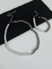 Chain & Pearl Necklace