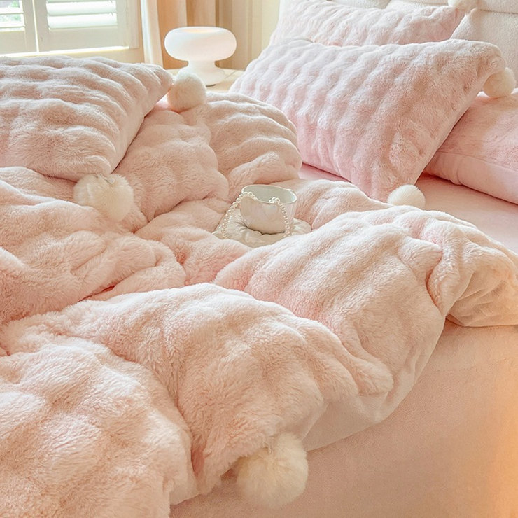 Puff Trim Bedding Set