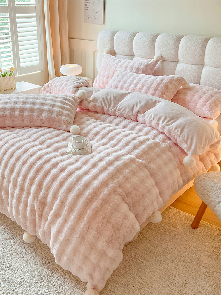 Puff Trim Bedding Set