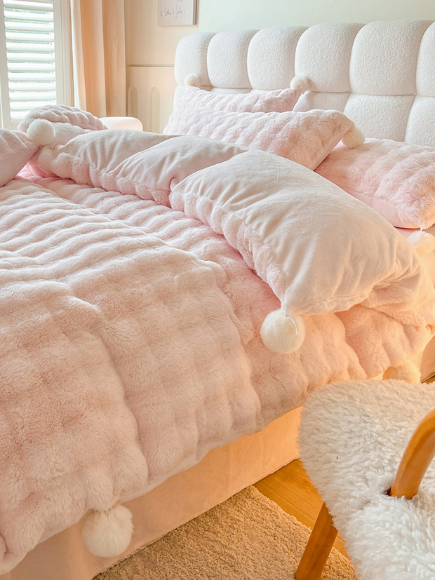 Puff Trim Bedding Set