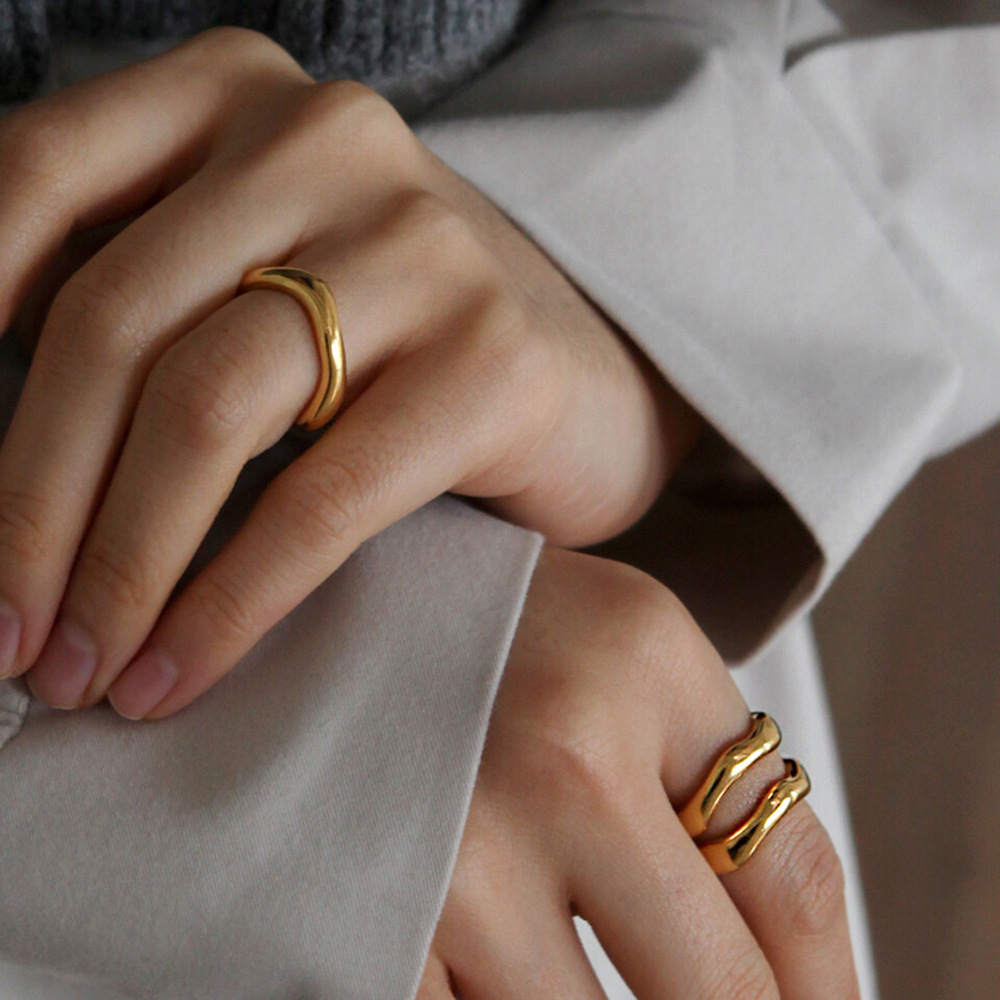 Asymmetric Stackable Rings