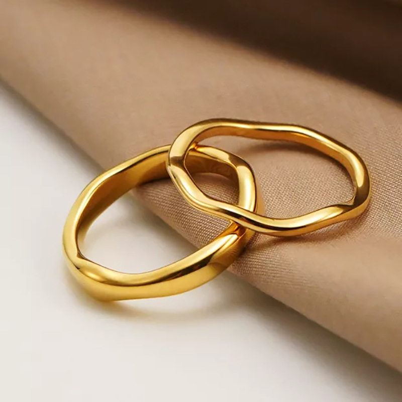 Asymmetric Stackable Rings