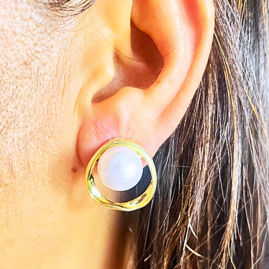 Simple Pearl Earrings