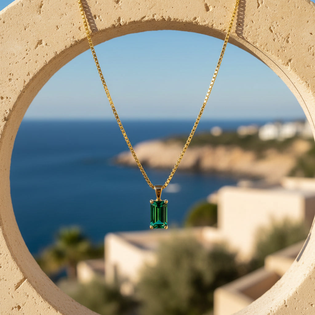 Luxury Emerald‑Cut Green Pendant Necklace – Box Gold Chain