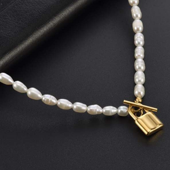 Classic OT Buckle Pearl Necklace