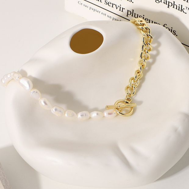 Chic Pearl Contrast Necklace